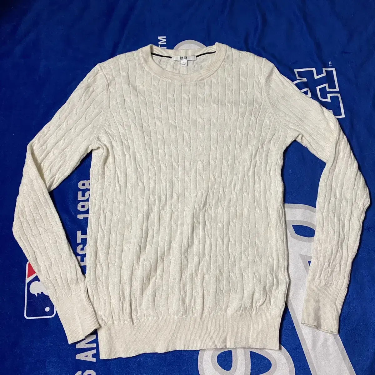 [L] UNIQLO Women's Round-Neck Knit Sweater