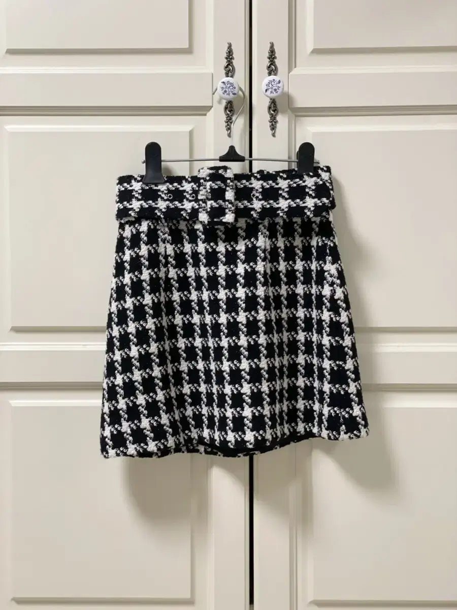 Zara Oreo Check Skirt (40,000 won, worn once)