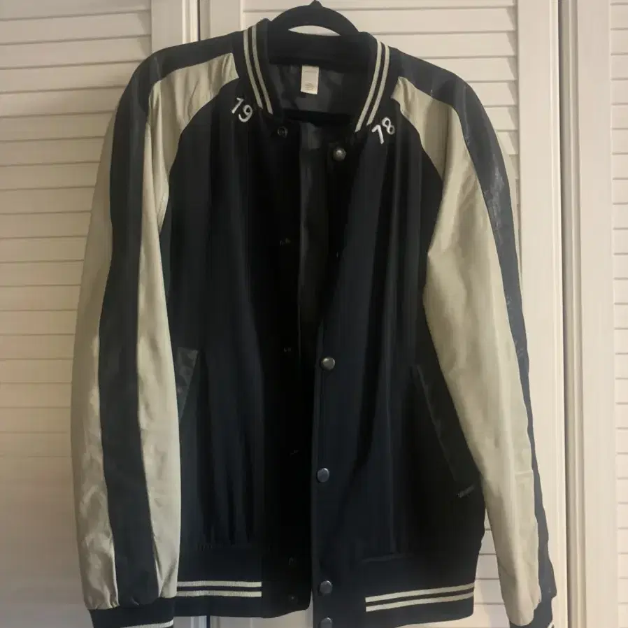 DIESEL (black&beige bomber jacket)