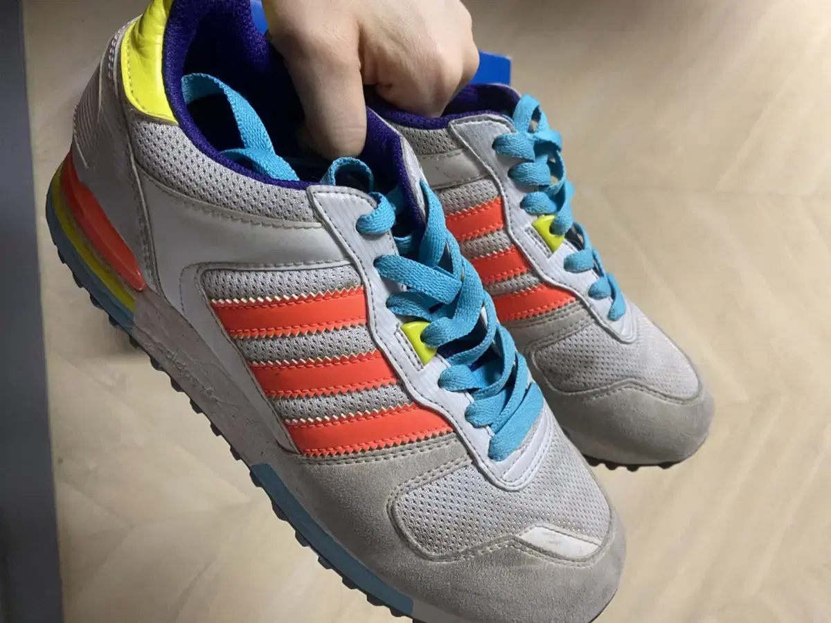 Adidas 240