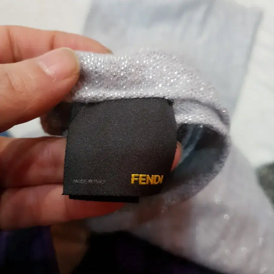 펜디 울 캐시미어 실크 혼방 실버FF 로고 패턴 머플러 정품 fendi