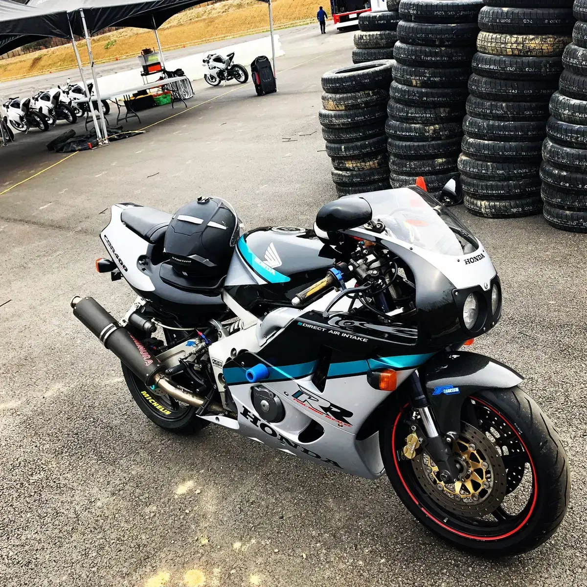 Honda CBR400RR nc29