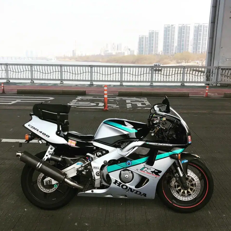 Honda CBR400RR nc29