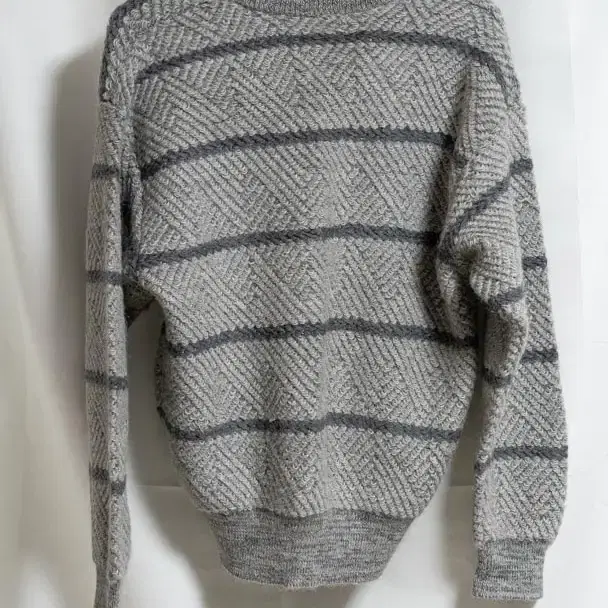 이세이미야케맨 v-neck sweater M사이즈