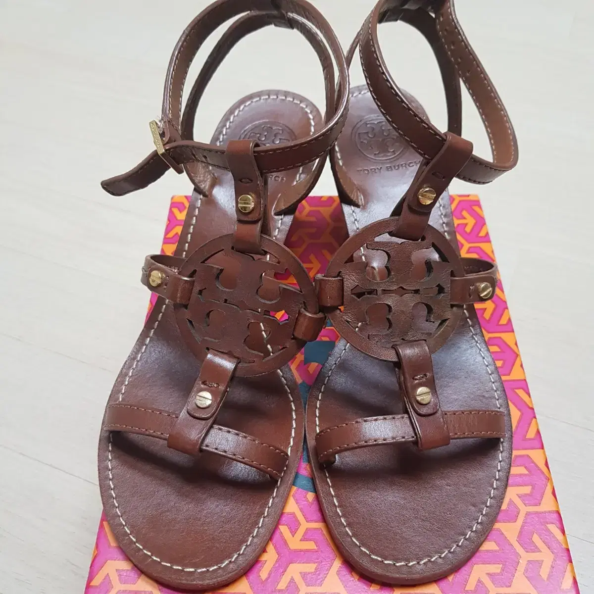 토리버치 TORY BURCH 여성 샌들