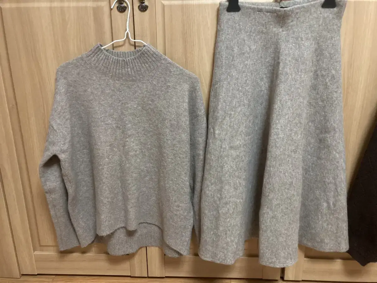 UNIQLO Knitted skirt set