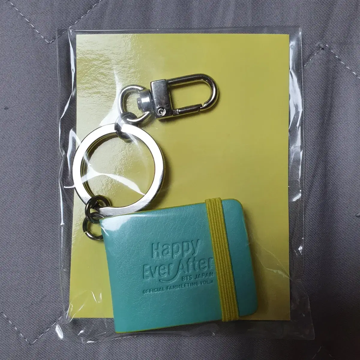 BTS Japan fanmeeting Mustard Mini Book Keyring