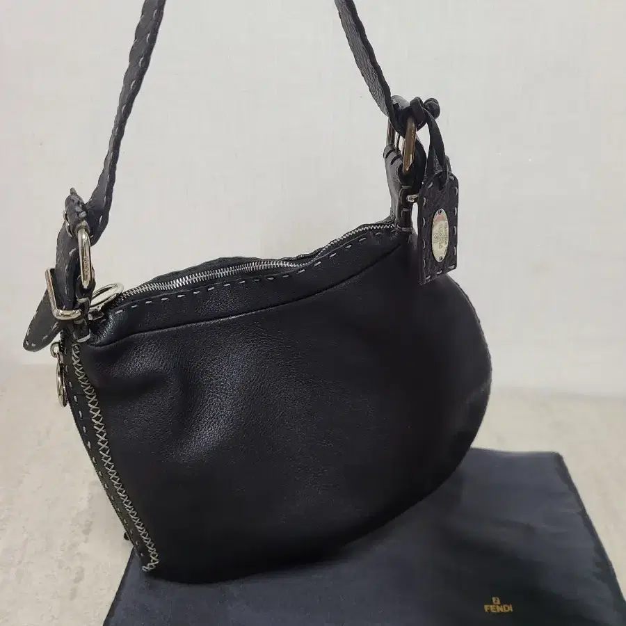 대박세일Big Sale 정품 FENDI  selleria 호보백