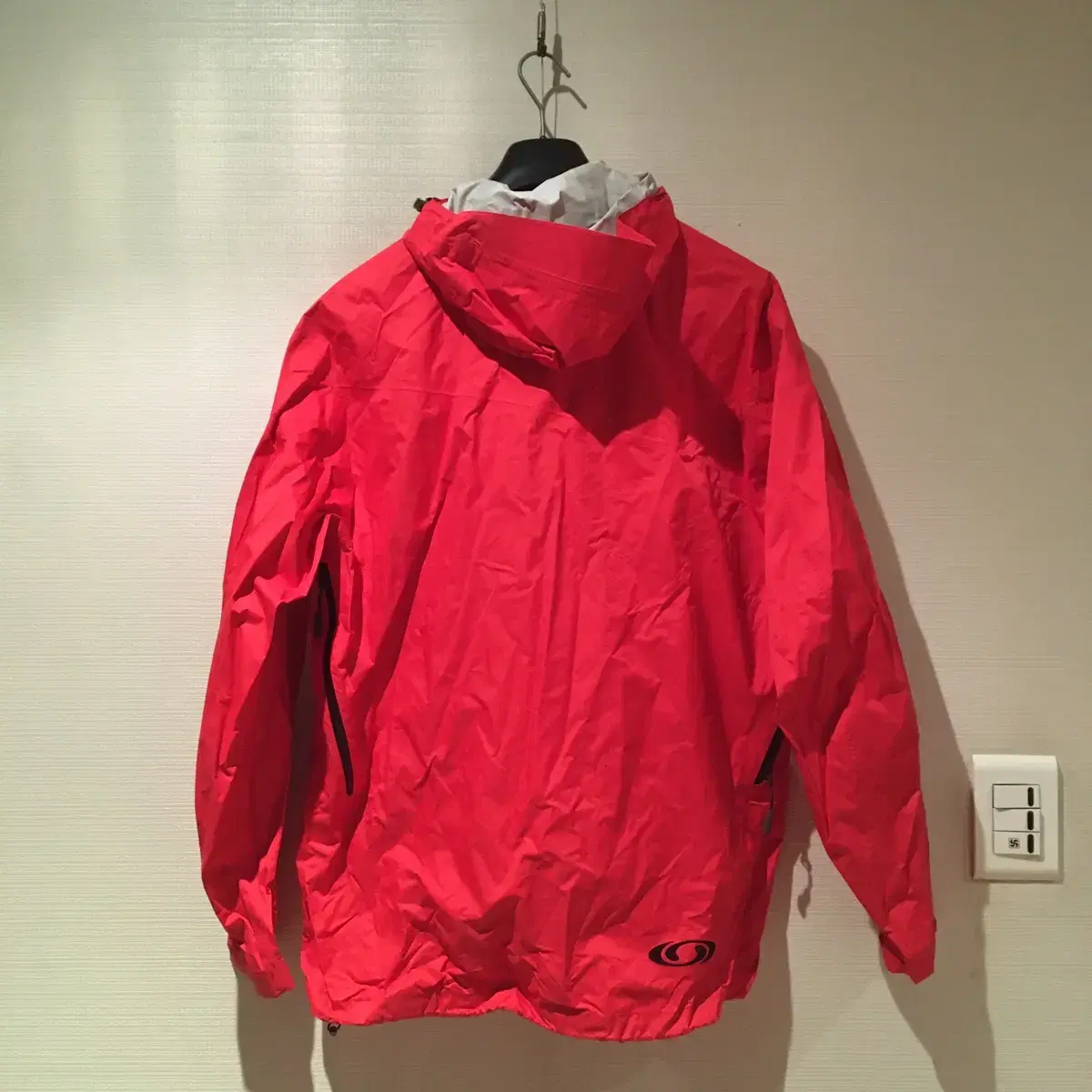 SALOMON Jacket 살로몬바람막이 on Bunjang with safe global shipping.