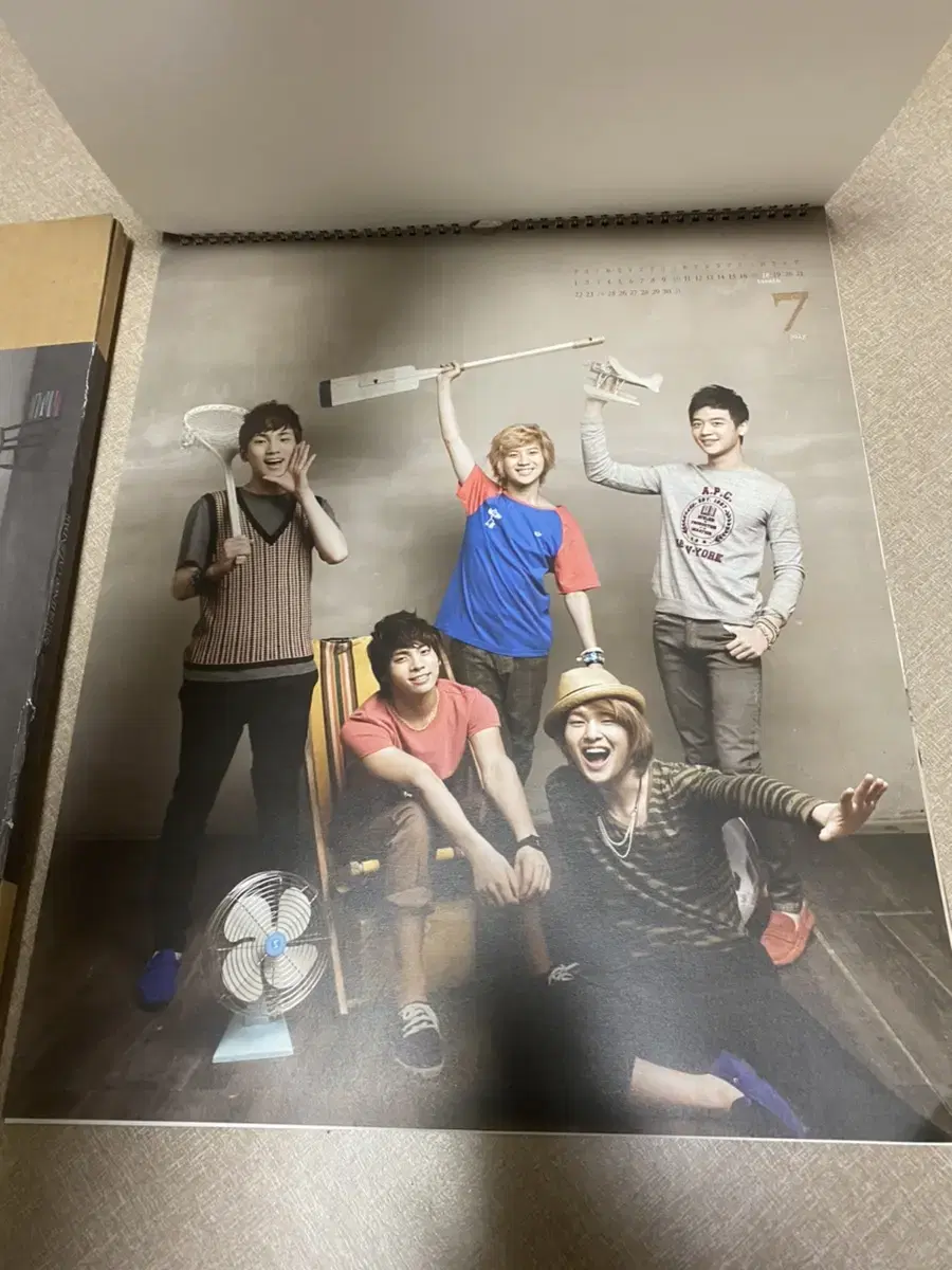 Shinee Wall Calendar