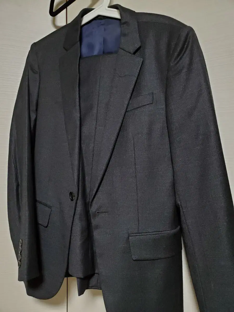 Dark gray slim-fit suit