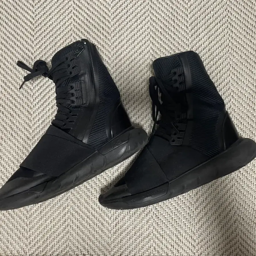 Y-3 요지야마모토 콰사부츠 250