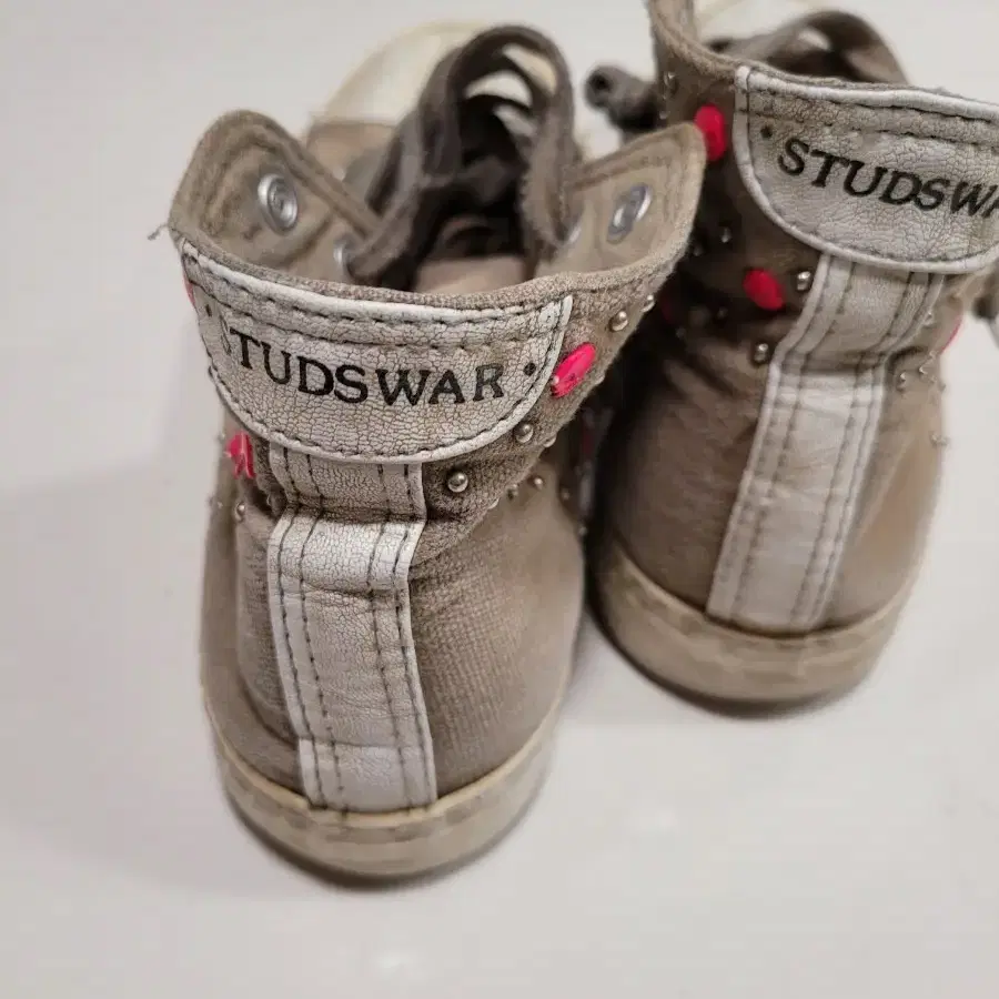 studswar 컨버스