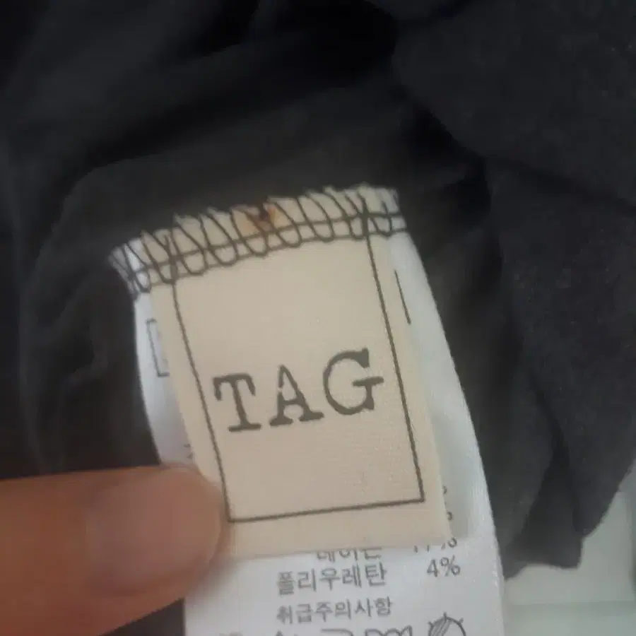 TAG 티셔츠