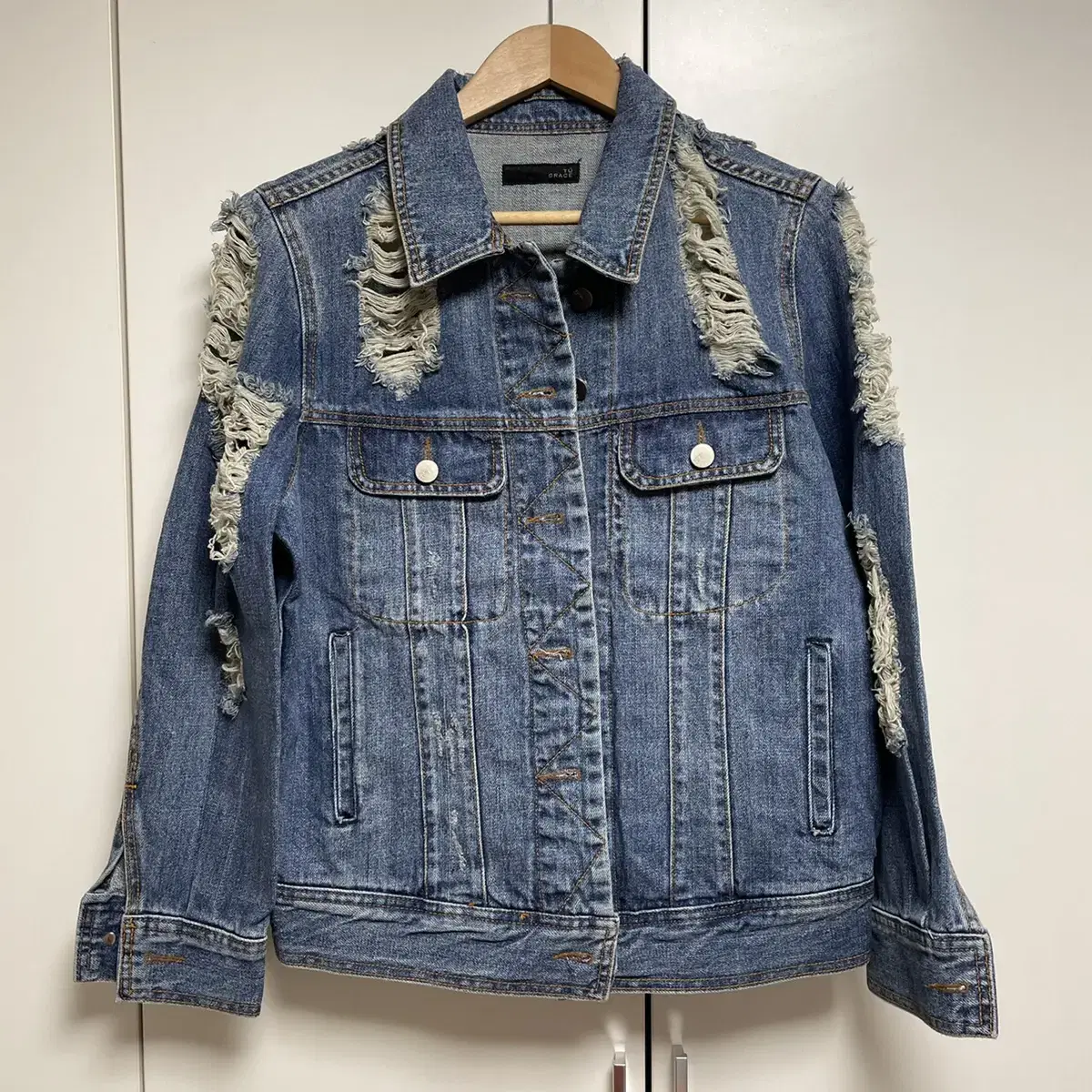 Damage Jeans Jacket Intervention