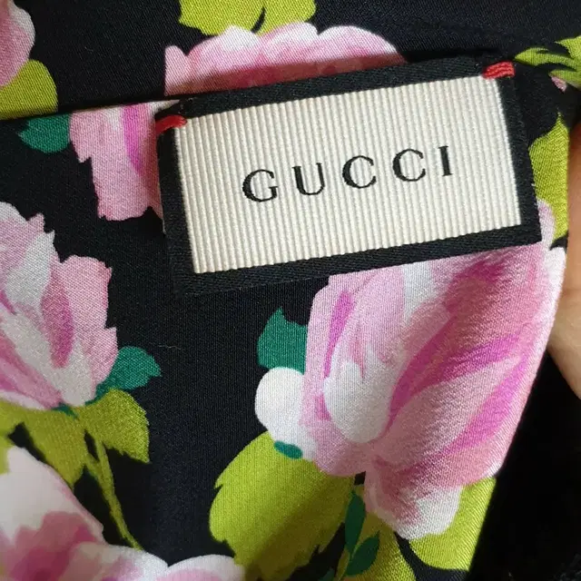 GUCCI 100%SETASILK 실크스카프/길이폭15센티 /기장