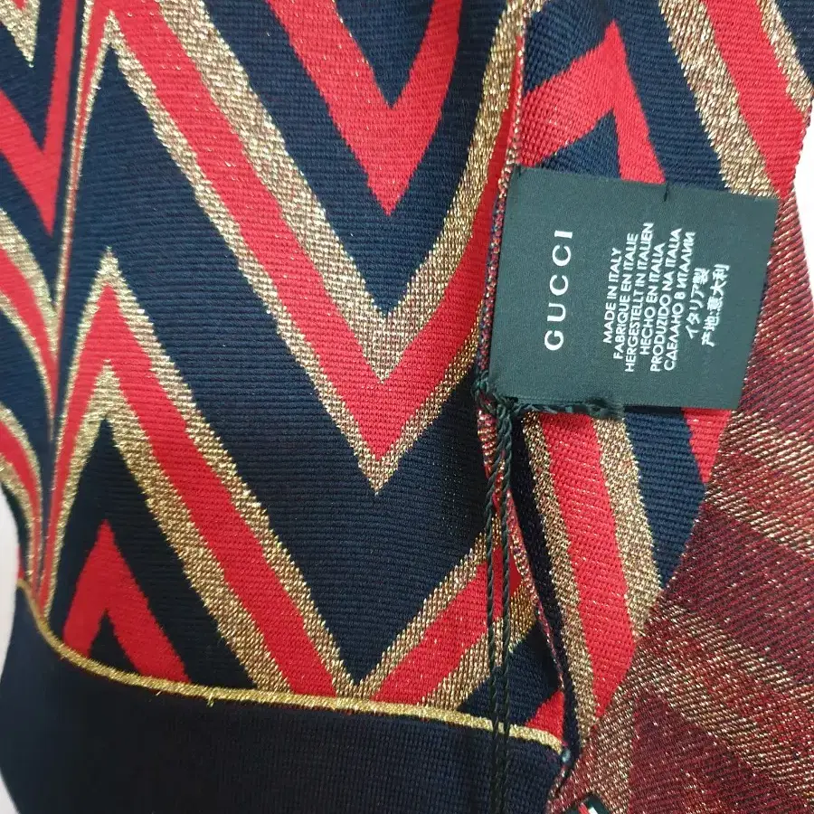 GUCCI 90%LANAWOOL10%메탈스카프(230CM)새제품입