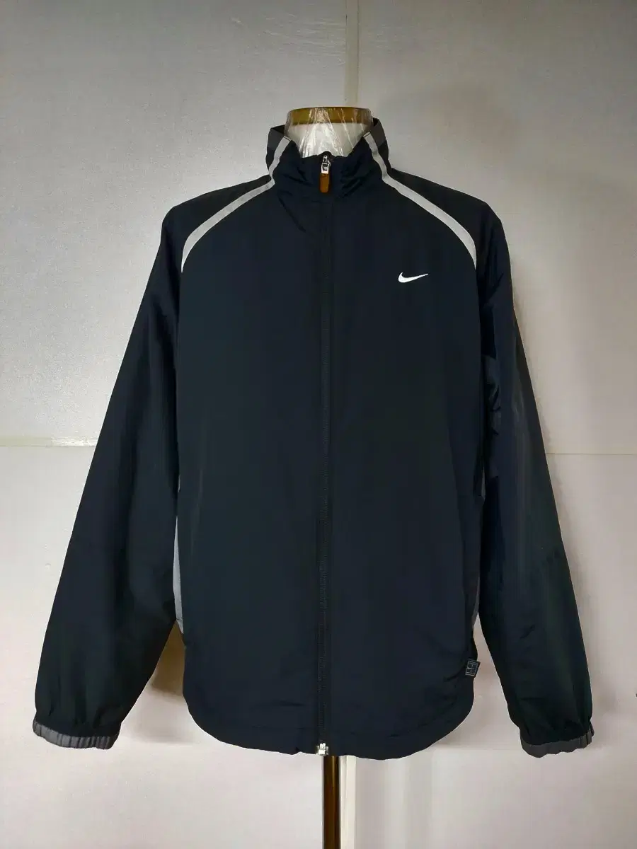 105)NIKE NIKE Dry Fit Functional Jacket Jumper