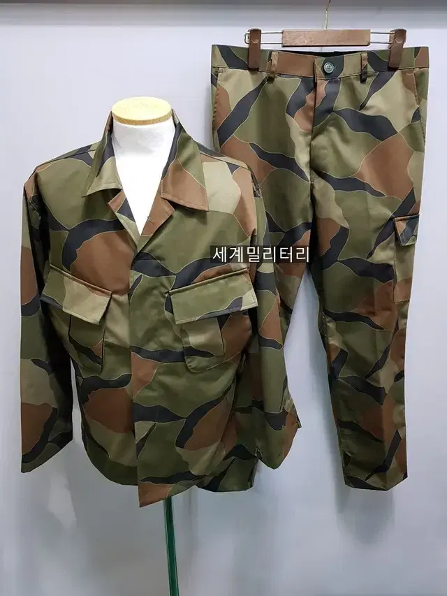 Marine Corps Large Pattern Camouflage Uniform, San '88