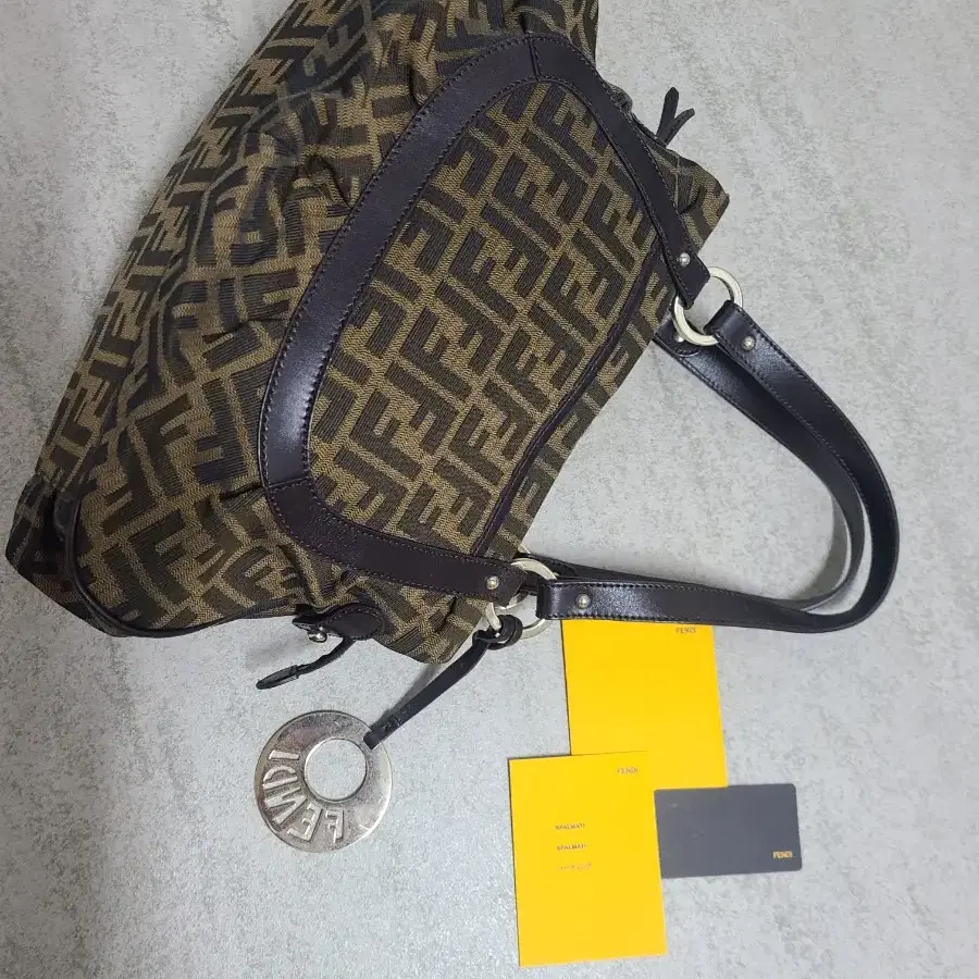 Sale 정품 FENDI zucca 숄더백