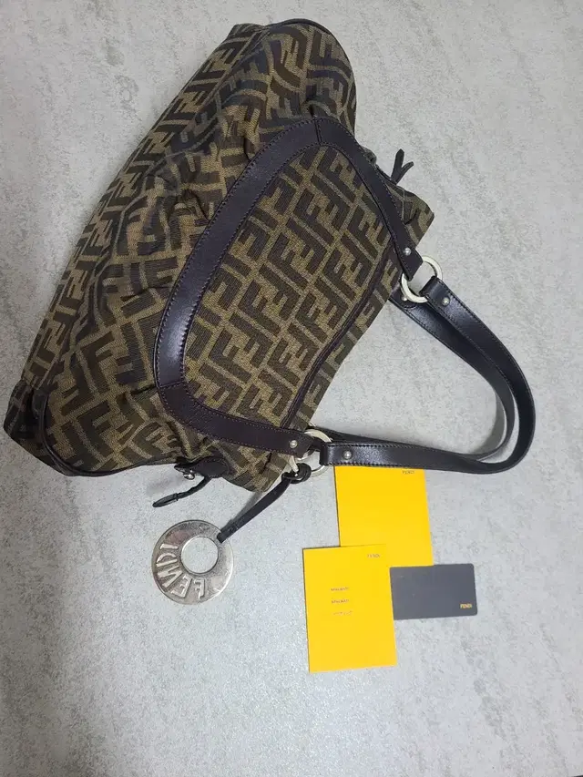 Sale 정품 FENDI zucca 숄더백