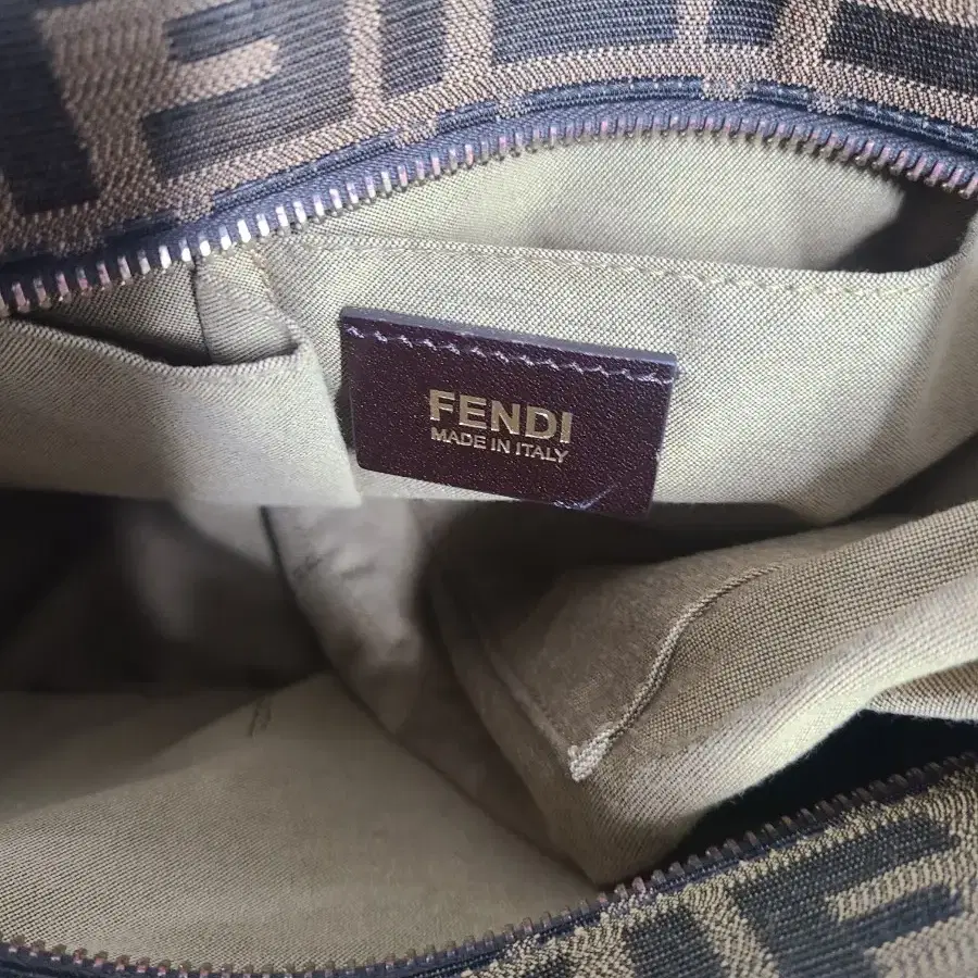 Sale 정품 FENDI zucca 숄더백