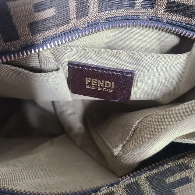 Sale 정품 FENDI zucca 숄더백