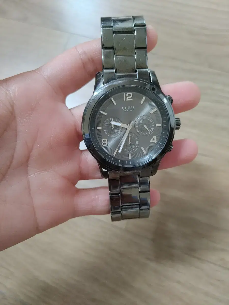 GUESS men's wristwatch