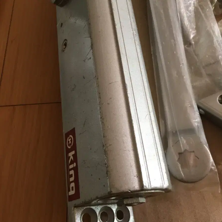 Get 킹 도어 클로저K907 king 도어클로져 현관문 대문 수리 부품 on Bunjang Boost Your K