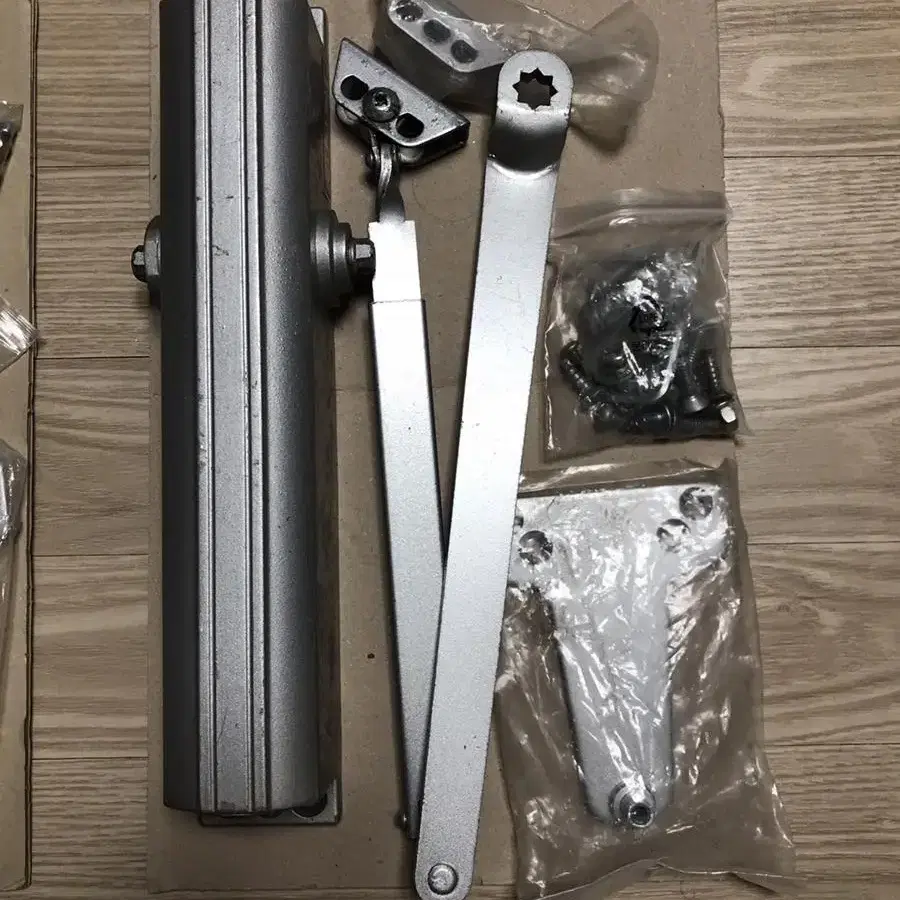 Get 킹 도어 클로저K907 king 도어클로져 현관문 대문 수리 부품 on Bunjang Boost Your K