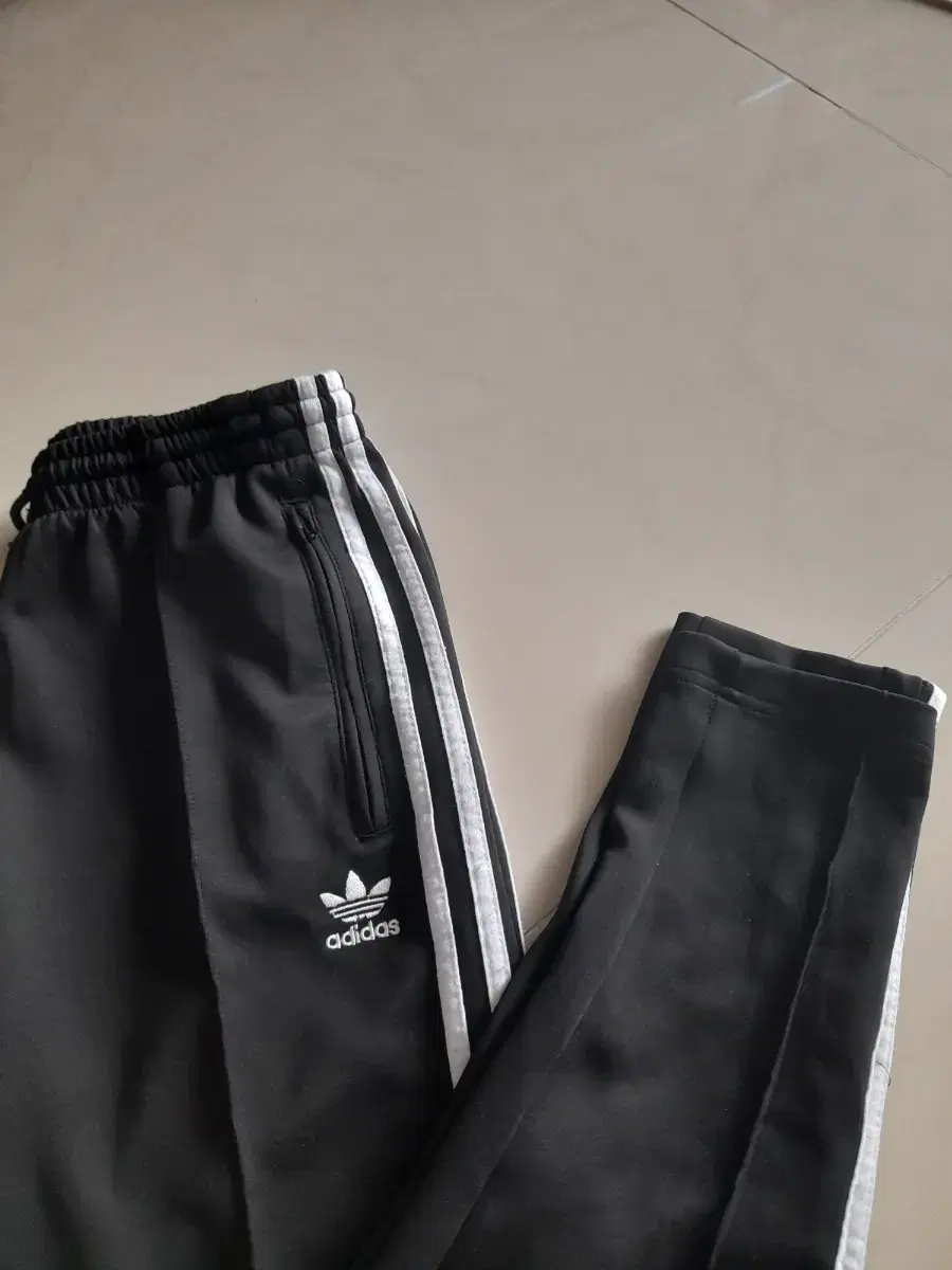 Price drop/Adidas pants