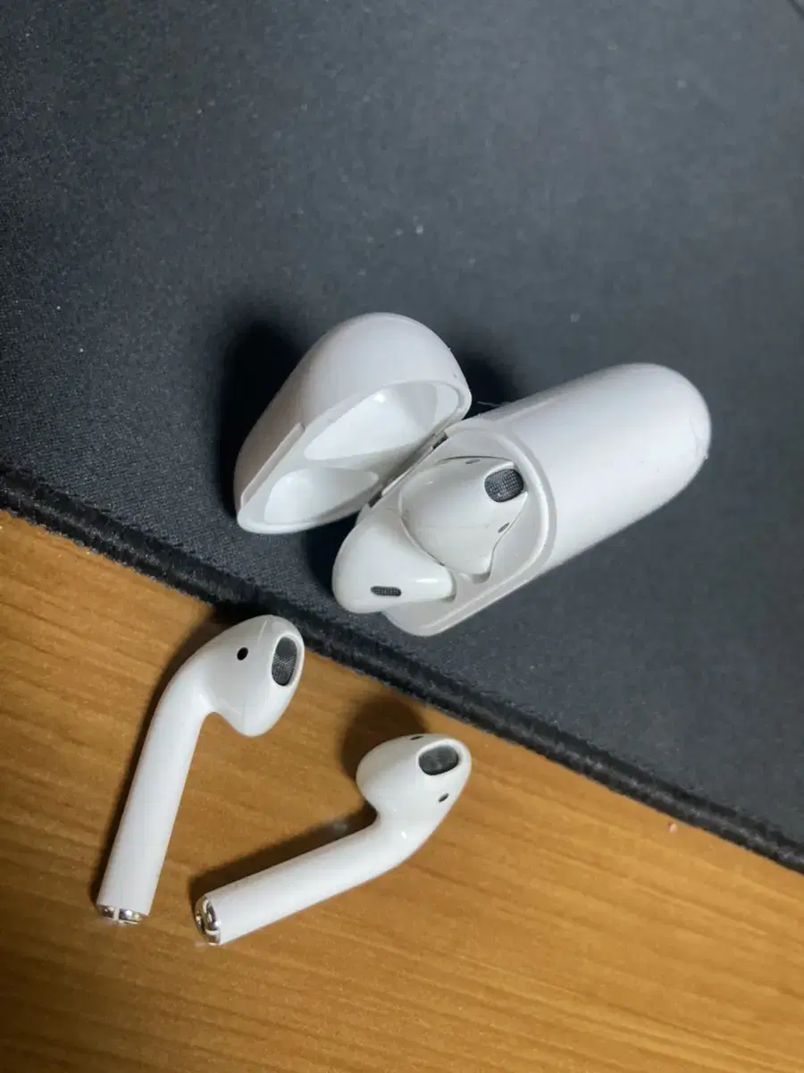 AirPods 2nd Generation Left Right Bean Sprouts