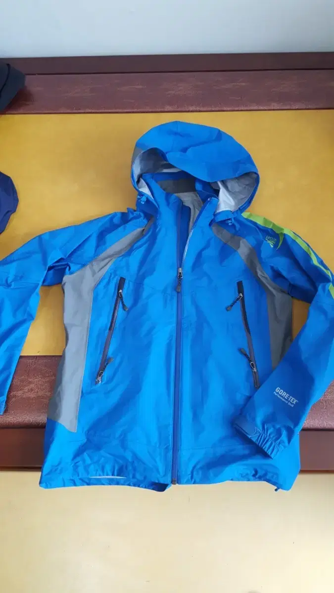 Miele Gore-Tex Waterproof Jacket95