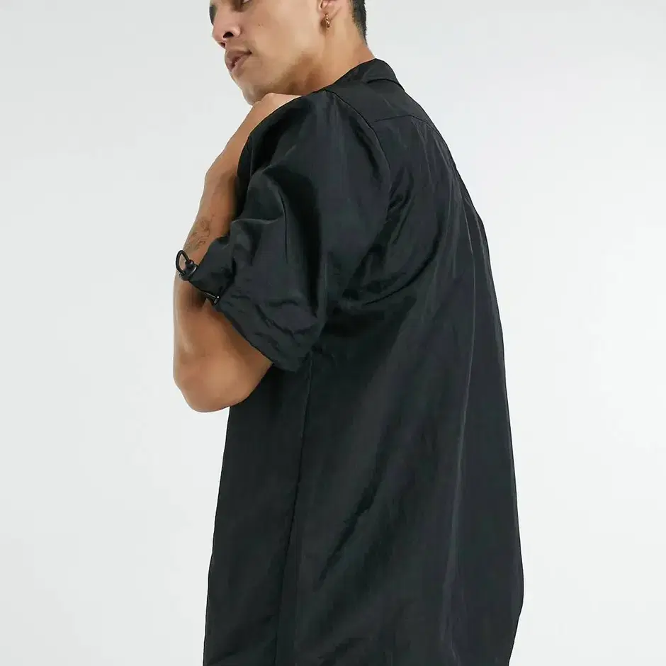 (새상품)Entente cord stopper shirt in black