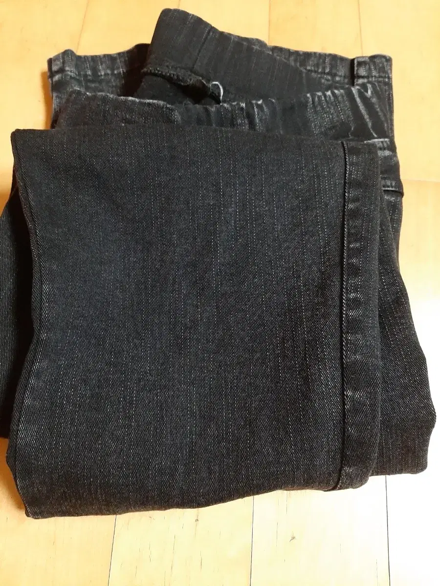 Elastic-waist jeans