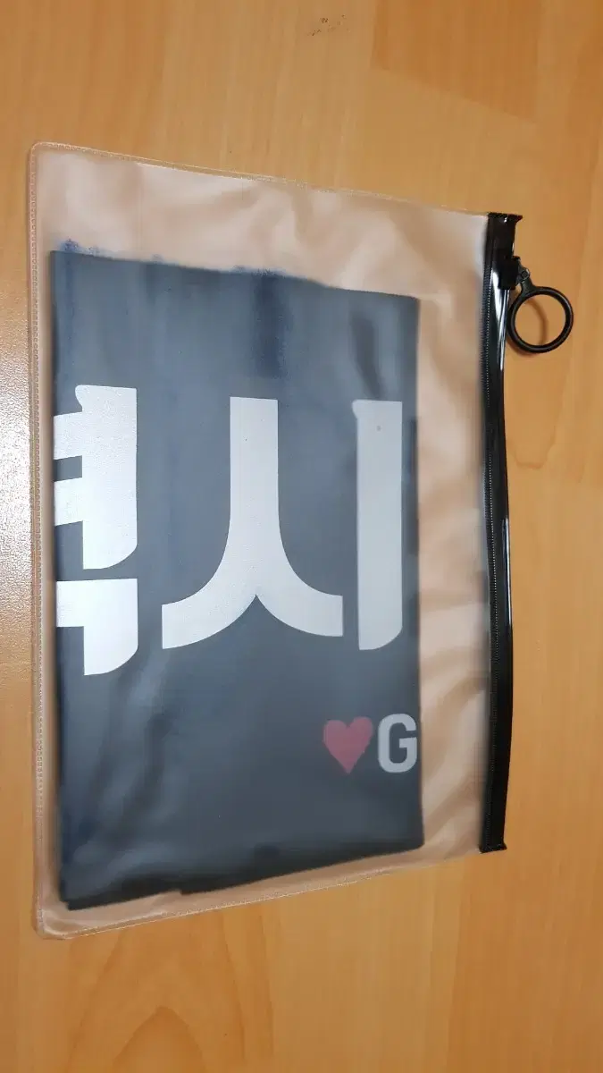Eunji Jiwon slogan Logan Lee