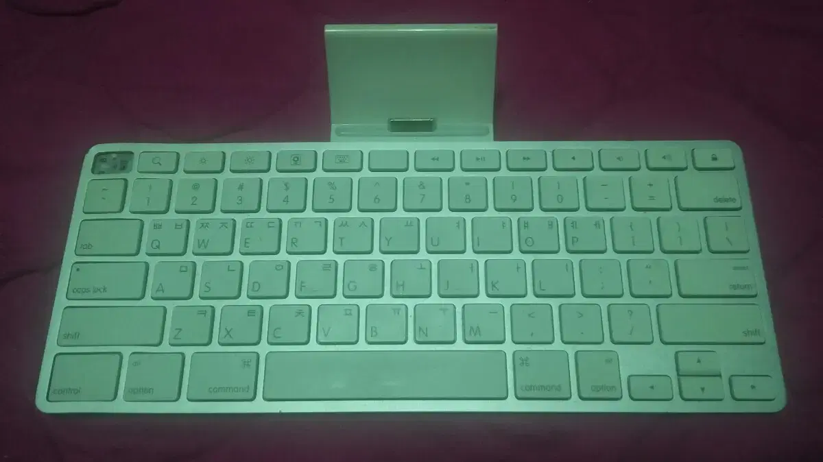 Apple Genuine Keyboard Dock A1359 Only 10,000