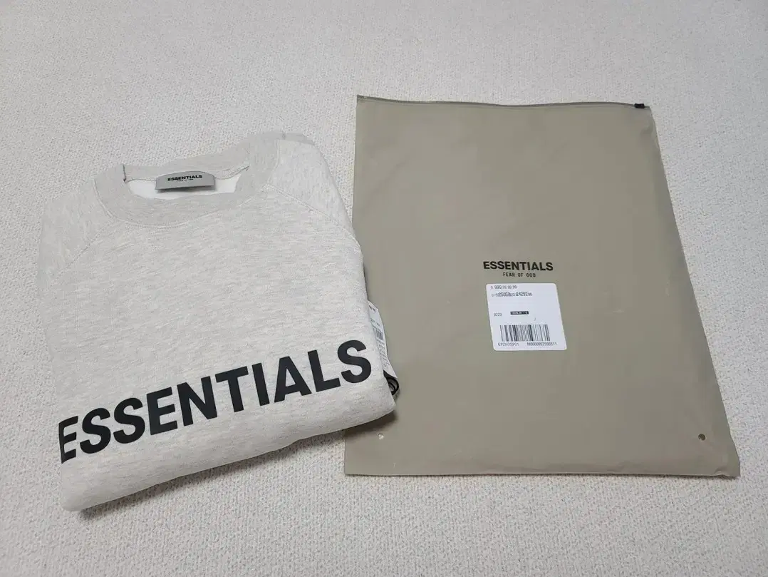 Peer of God Essential Oatmeal Crewneck S-size