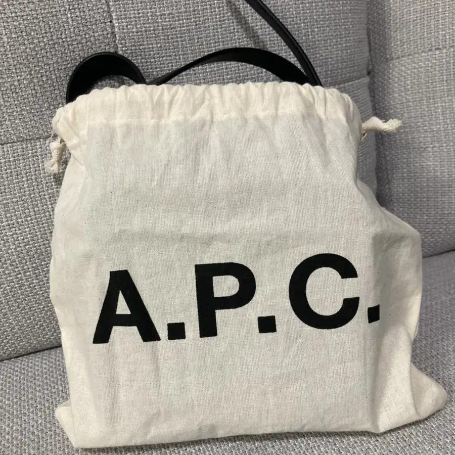 APC 크로스백