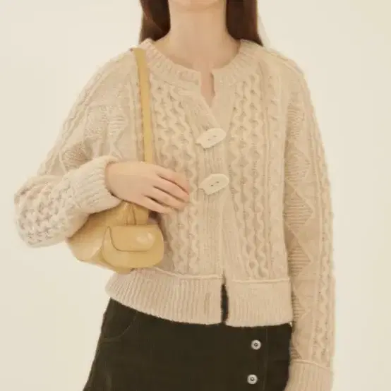 two button cable cardigan -cream