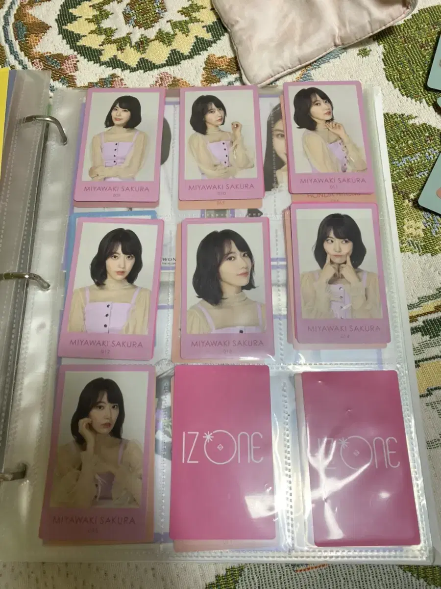 IZ*ONE Sakura fanmeeting photocard sells