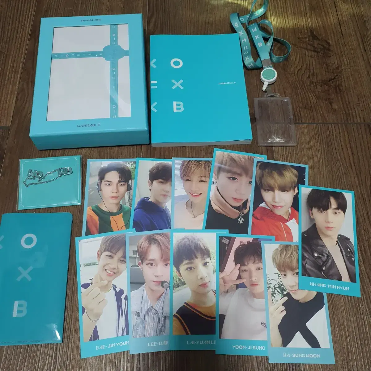 Wanna One Official Kit