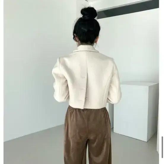 (삽니다) 라뇨 체리퀴리 울 크롭 코트 wool crop coat