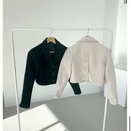 (삽니다) 라뇨 체리퀴리 울 크롭 코트 wool crop coat