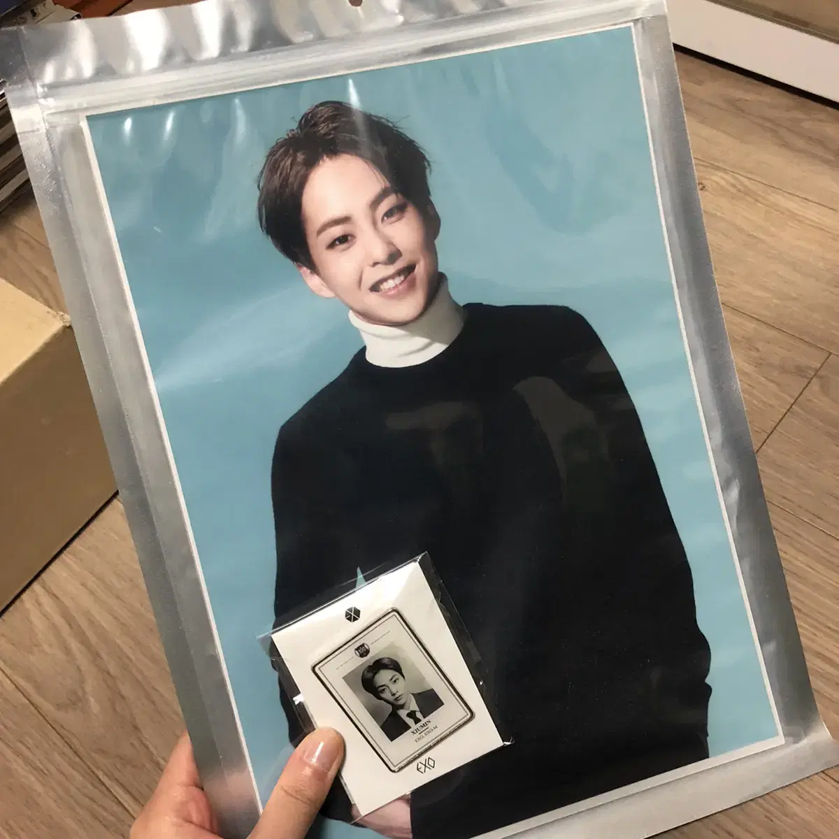 Xiumin badge photos for sale