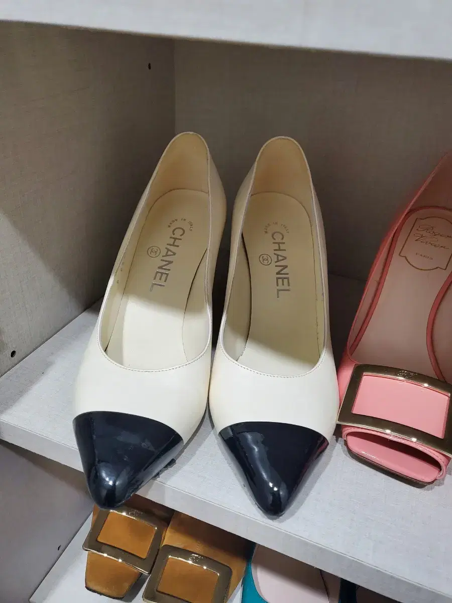 Chanel genuine shoes 240