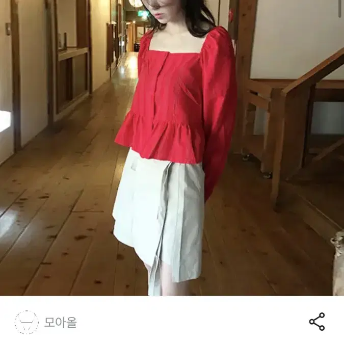 모아올 레드 스퀘어 블라우스