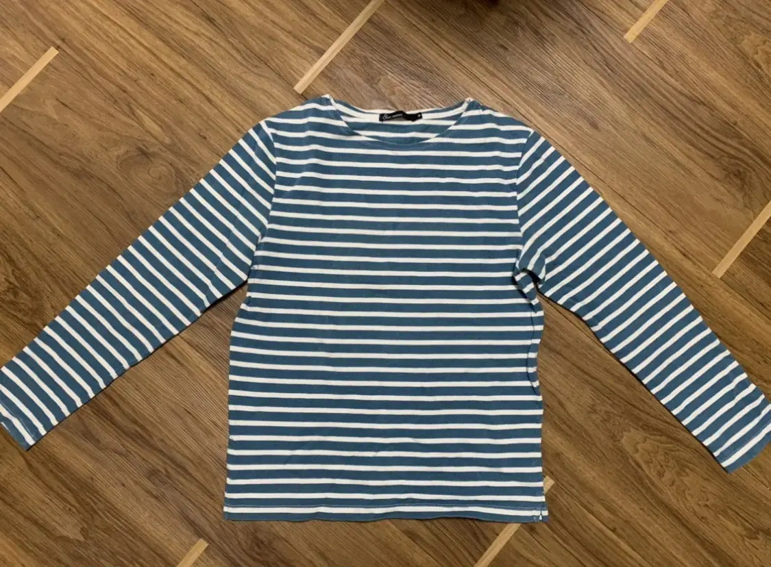 Uniqlo Striped Long Sleeve T-Shirt sells