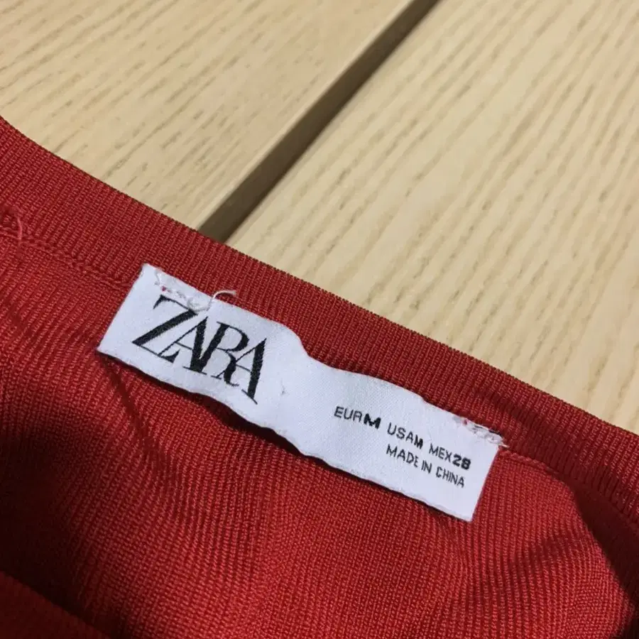 [새상품]  ZARA 자라 셔링 니트탑 M (택없음)