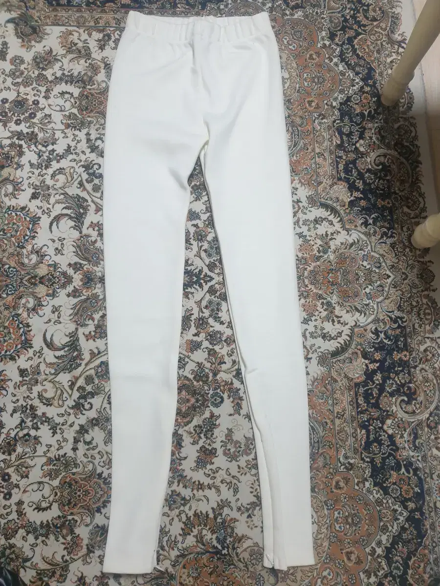 New Arrivals44-55 Ivory Zippered LeggingsPants